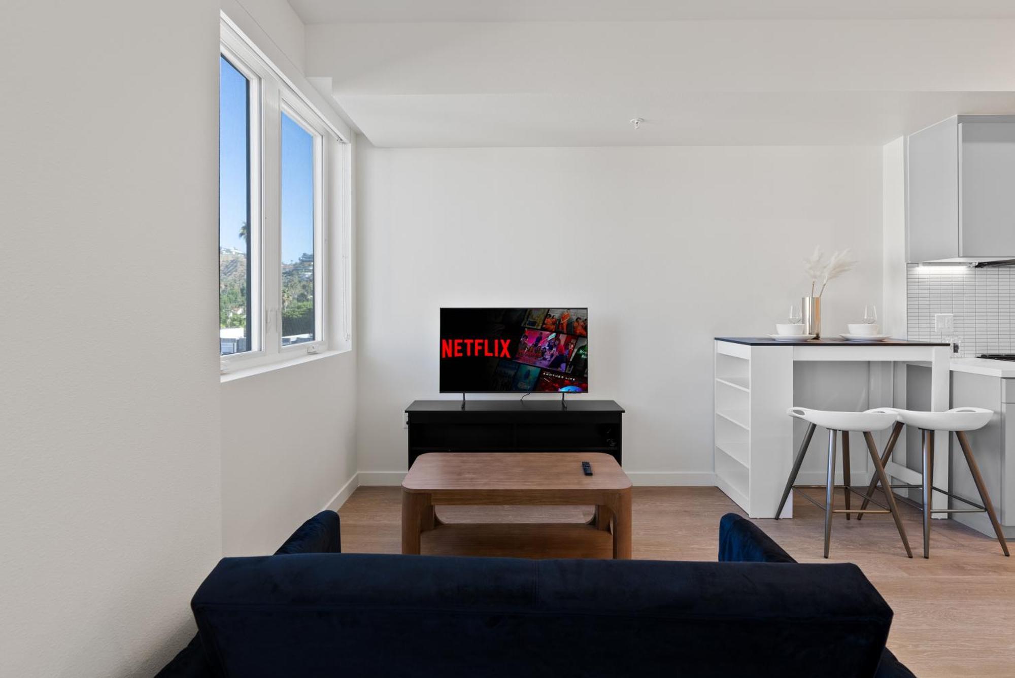 Bright Studio On Sunset Blvd, Free Parking, Gym, And Pool Los Angeles Zewnętrze zdjęcie